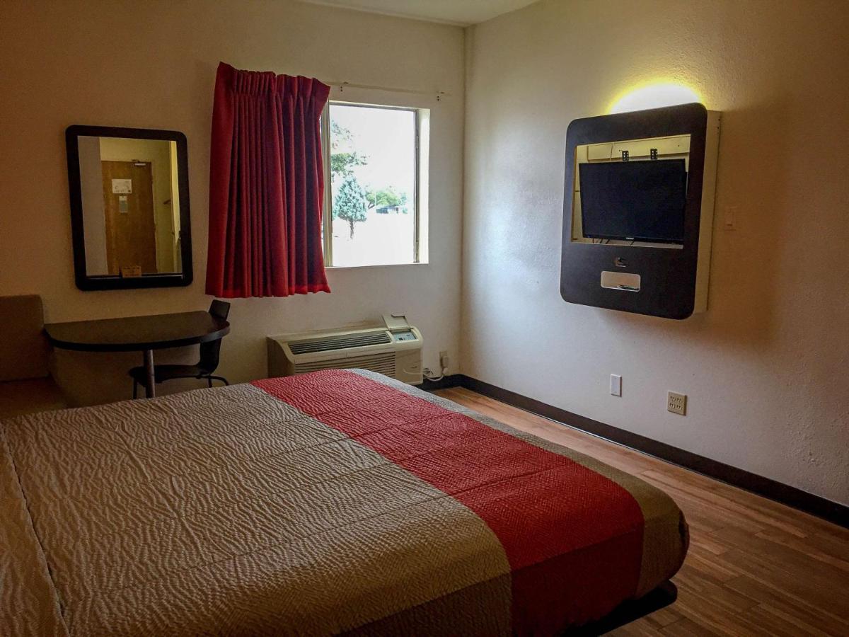 Motel 6-Woodway, Tx Екстер'єр фото