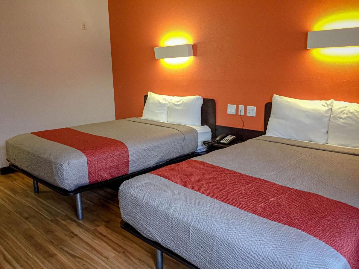 Motel 6-Woodway, Tx Екстер'єр фото