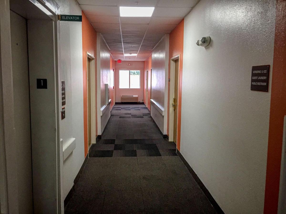 Motel 6-Woodway, Tx Екстер'єр фото